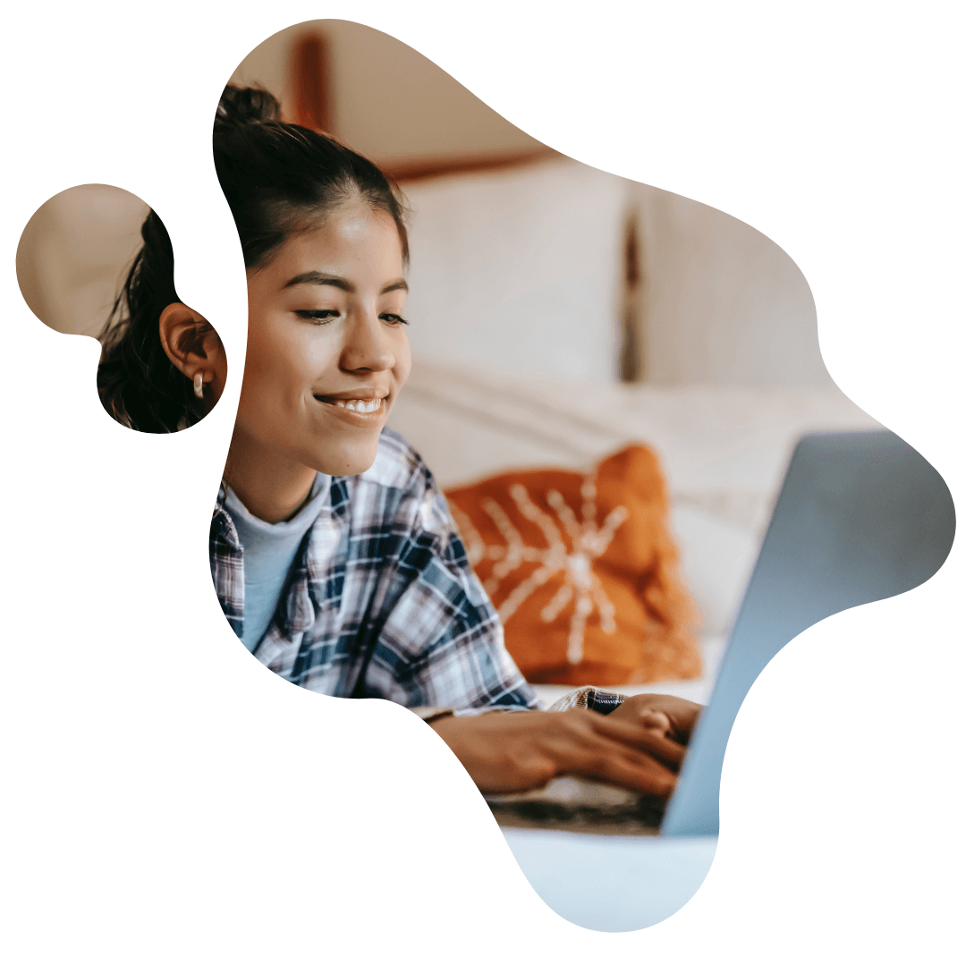 Girl using her computer and smiling (1080 × 1080px) (1)