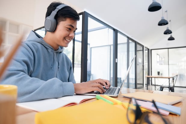 Student enjoying flipped or online learning elsson